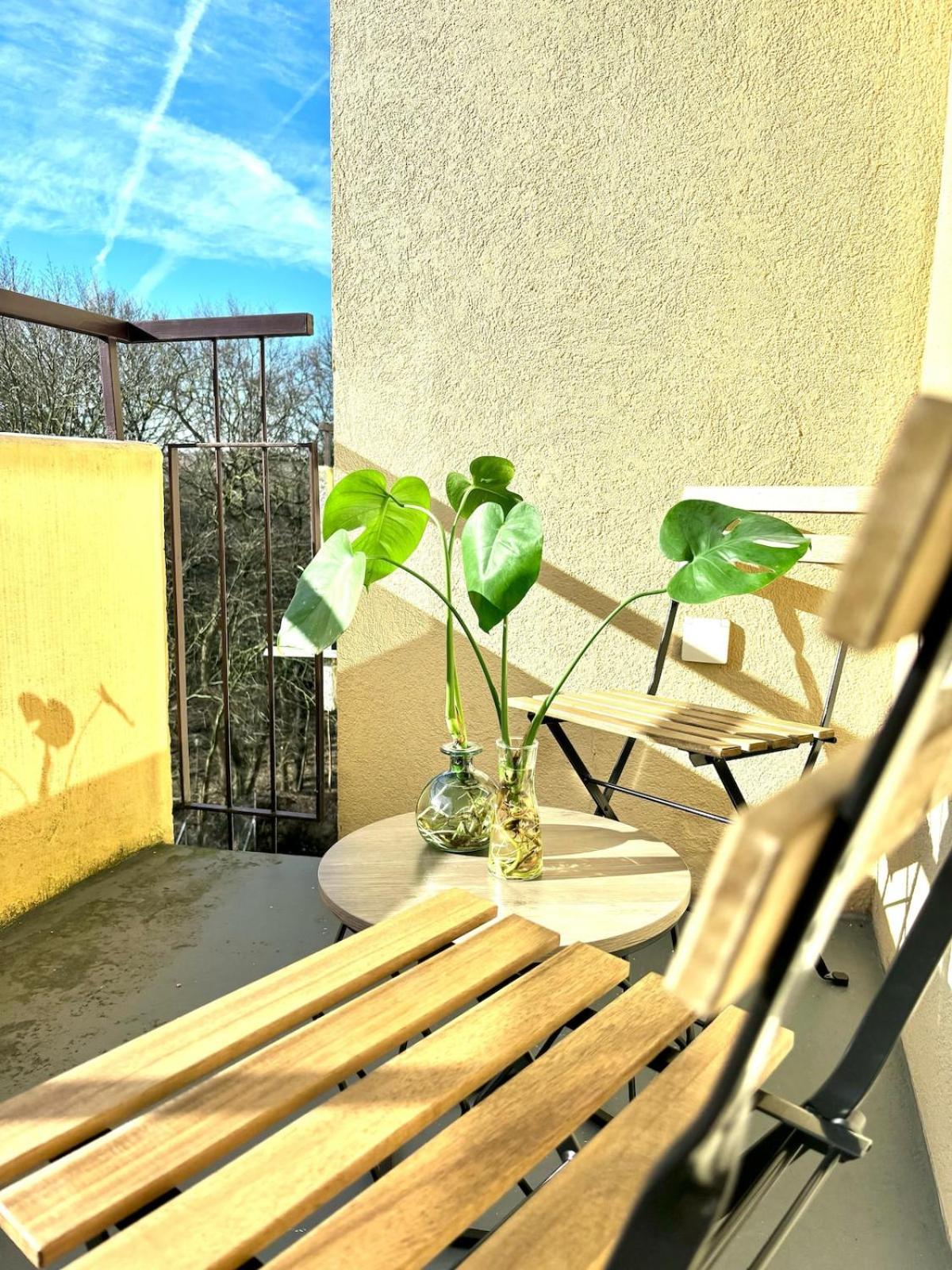 2-room With Balcony And Kitchen *
