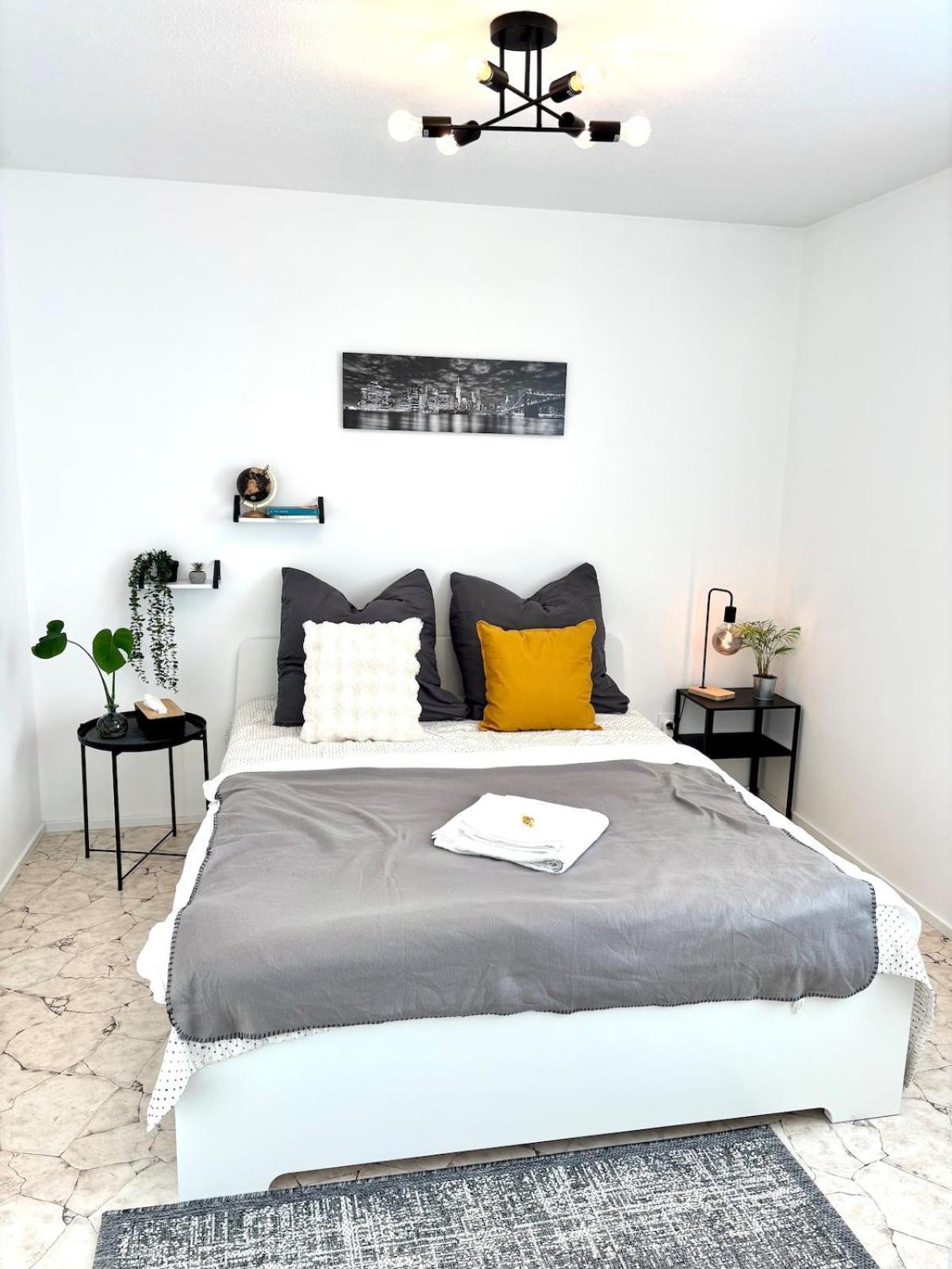 2-room With Balcony And Kitchen *